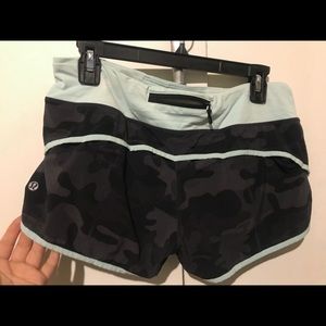 FOUR Lululemon Speed Shorts - Size 6